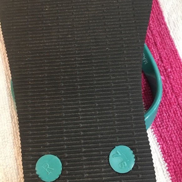 EUC Missoni Multi Color Zig Zag Flip Flops Size 7-8 - Picture 3 of 5